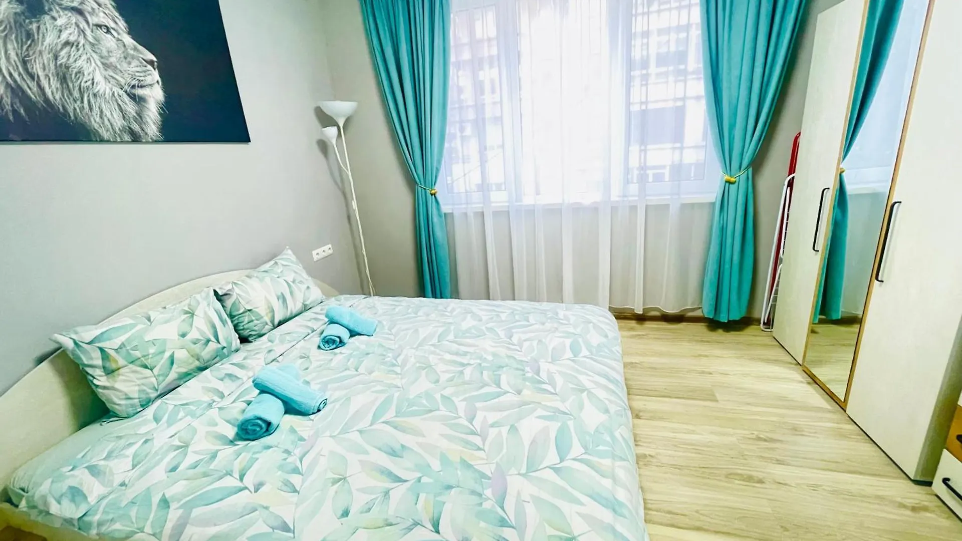 By The Sea - Central With Free Parking Varna Apartament