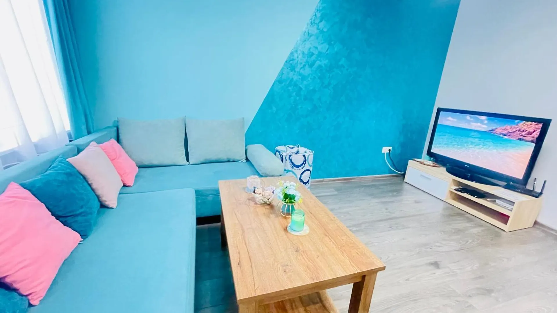 By The Sea - Central With Free Parking Varna Apartament